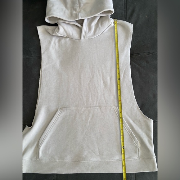 Alo Yoga Men’s Renown Sleeveless Hoodie Bone - Picture 8 of 10